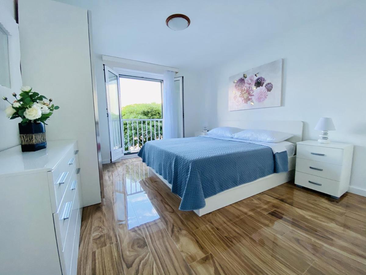 Apartments By The Sea Postira, Brac - 2928 Ngoại thất bức ảnh